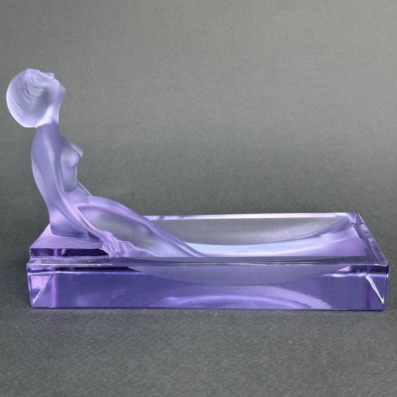 Мелочница из аметистового стекла коллекция Ингрид  дизайн 1930г. Г. Хоффманн Чехия 21 в