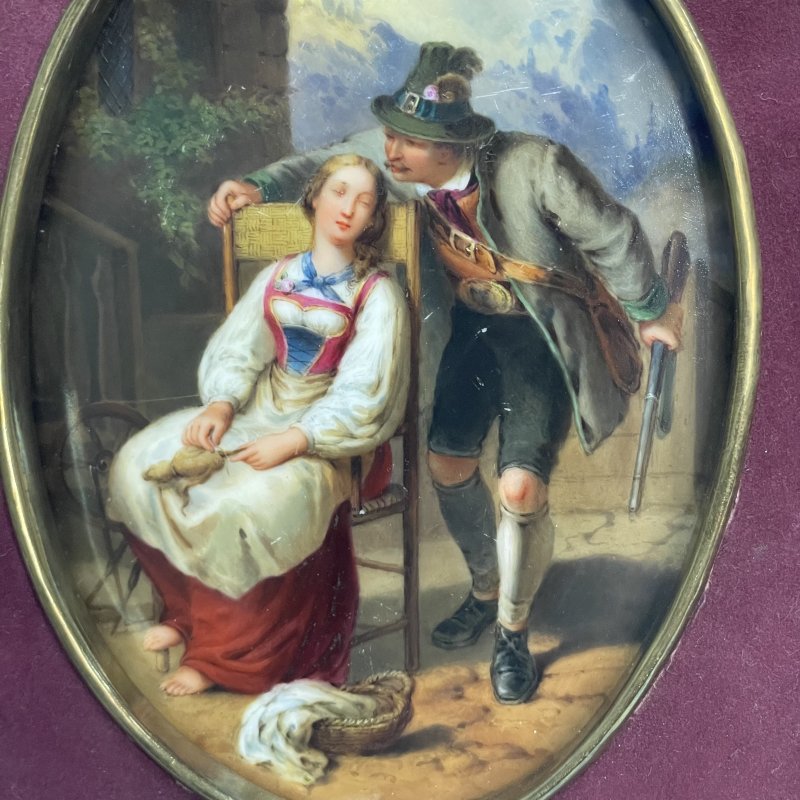 Фарфоровый пласт овальной формы