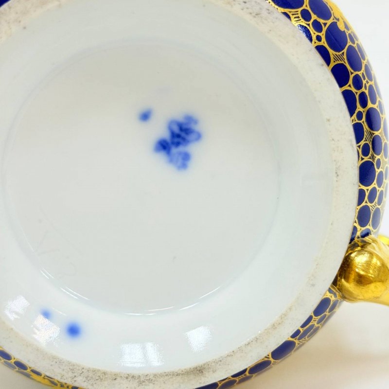 Чайник  из «Кобальтового» сервиза с декором «cailloute»