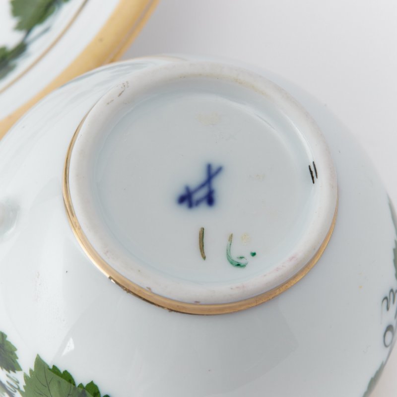Фарфоровая чашка с ручкой в форме лебедя и с блюдцем декор Vineleaf Garland