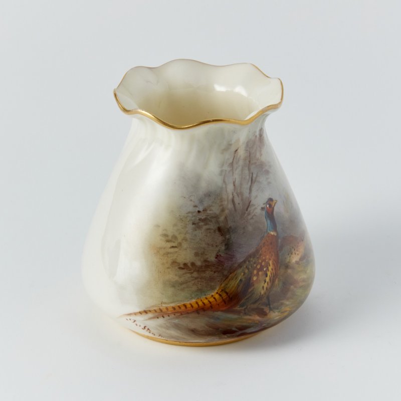 Старинная ваза с ручной росписью 