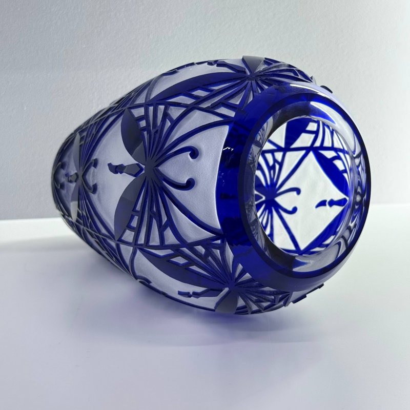 Ваза Арт-деко с декором в виде бабочек 