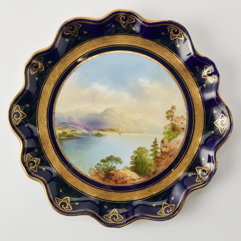 Коллекционная фарфоровая тарелка с пейзажем 