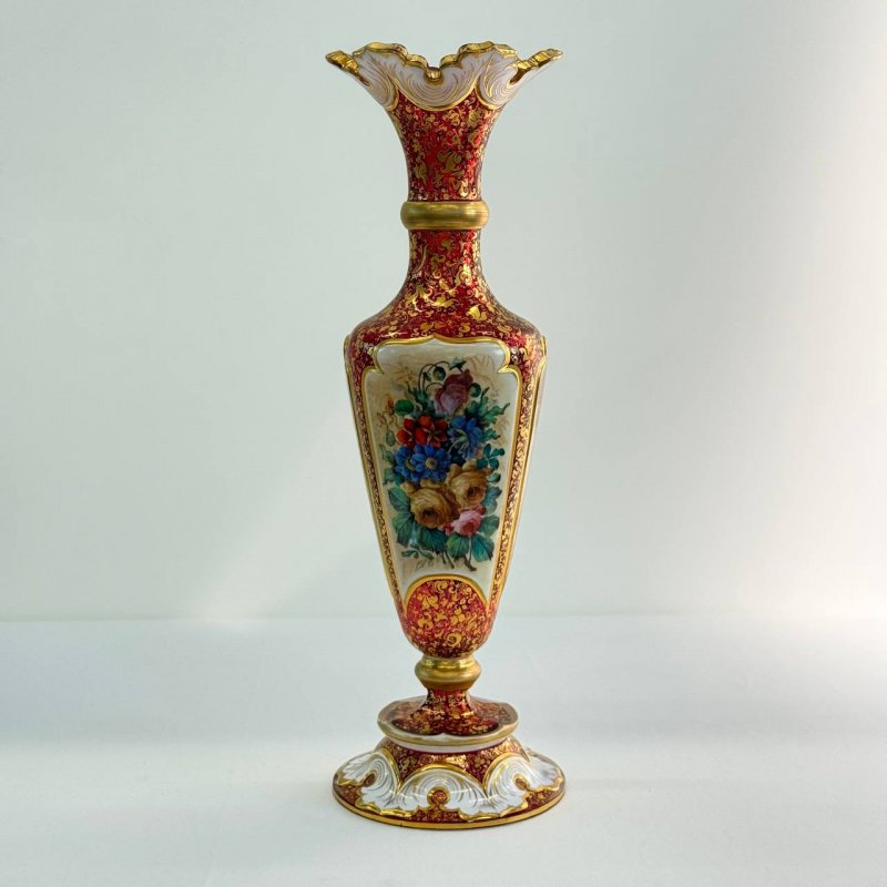 Ваза из богемского эмалированного и позолоченного стекла