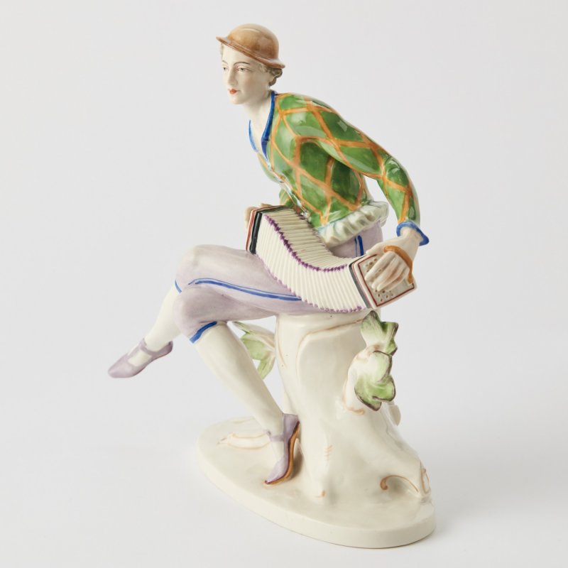 Коллекционная скульптура Игрок на бандонеоне. Скульптор Hugo Meisel