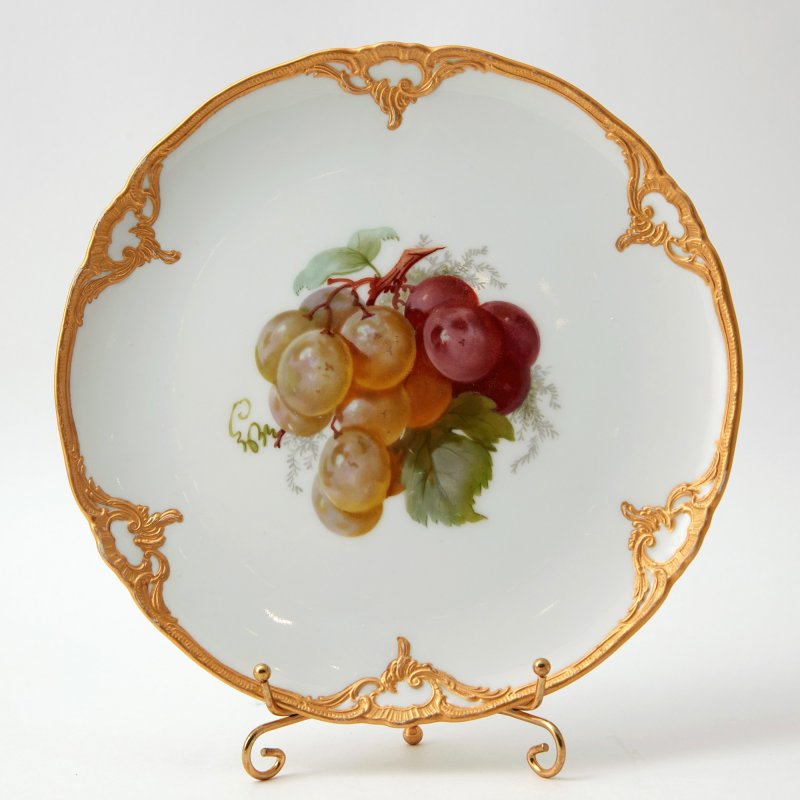 Тарелка с виноградом