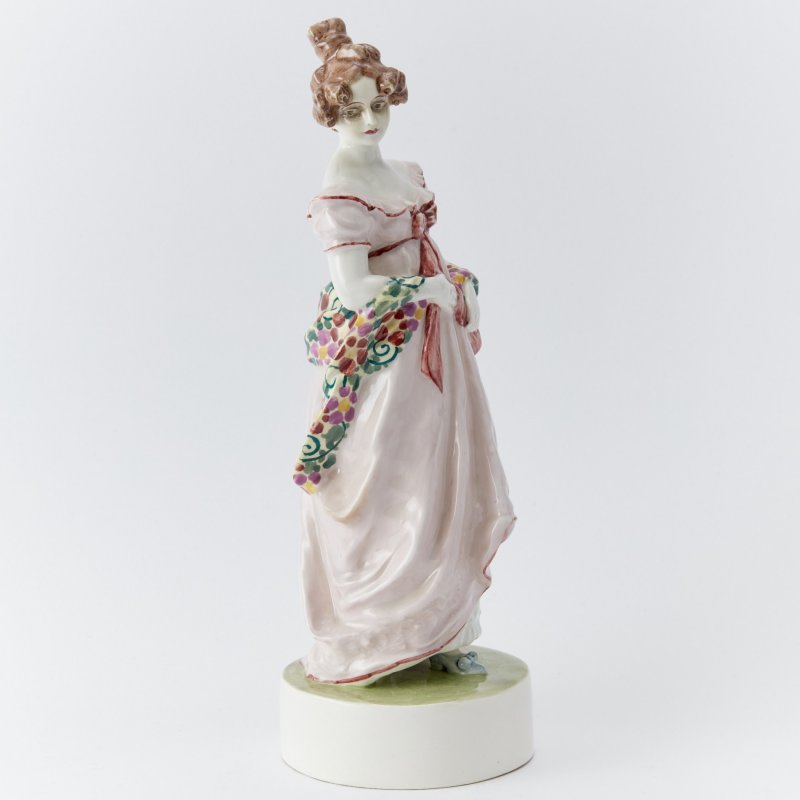 Фарфоровая статуэтка Леди с шалью