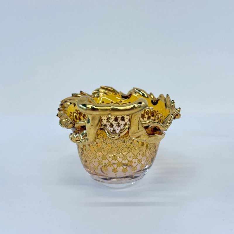 Вазочка с золоченой фигурной ручкой