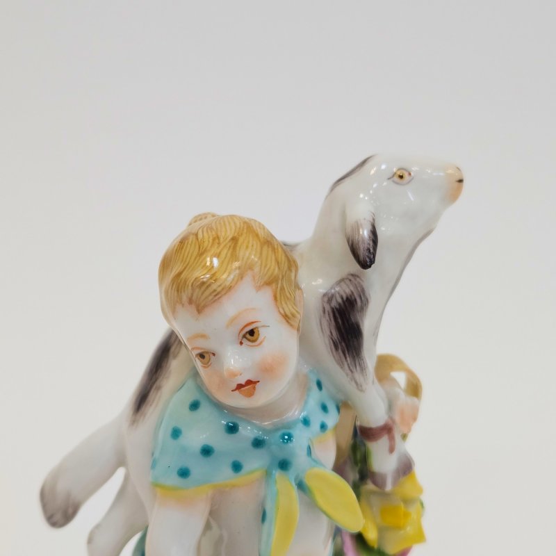 Статуэтка Мальчик с ягненком