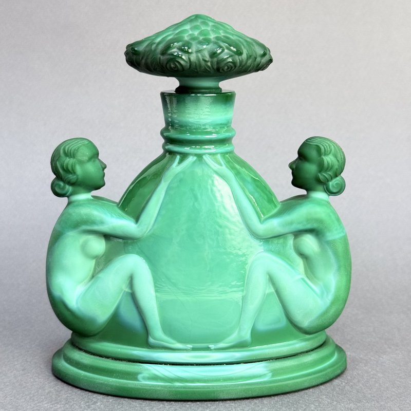 Парфюмерный флакон в стиле Артдеко из малахитового стекла дизайн 1930г. Г. Хоффманн Чехия 21 в (Н)