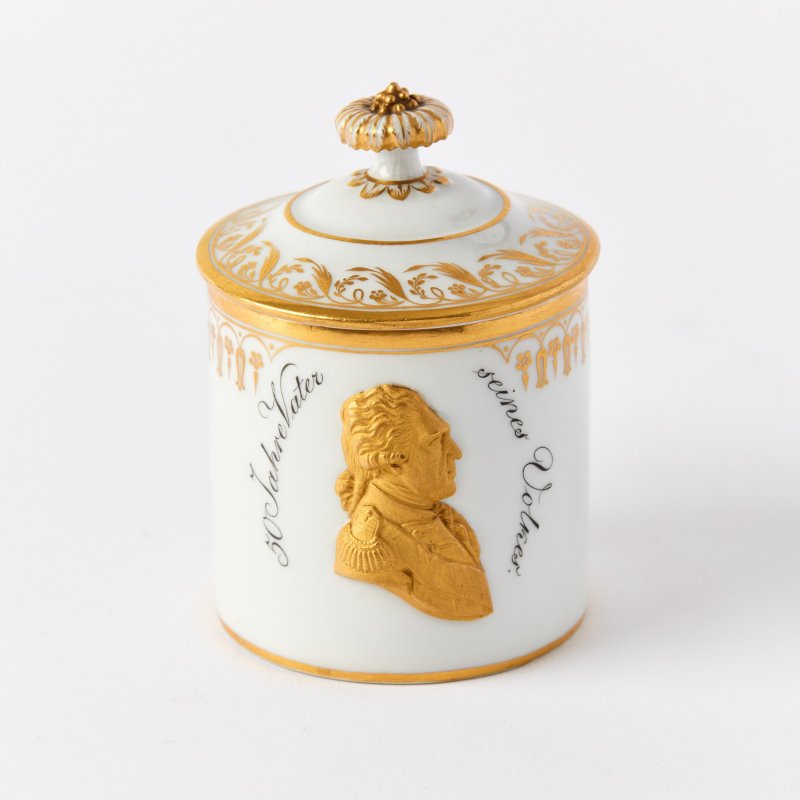 Юбилейная чашка с крышкой для шоколада. 50-летие правления Фридриха Августа I.