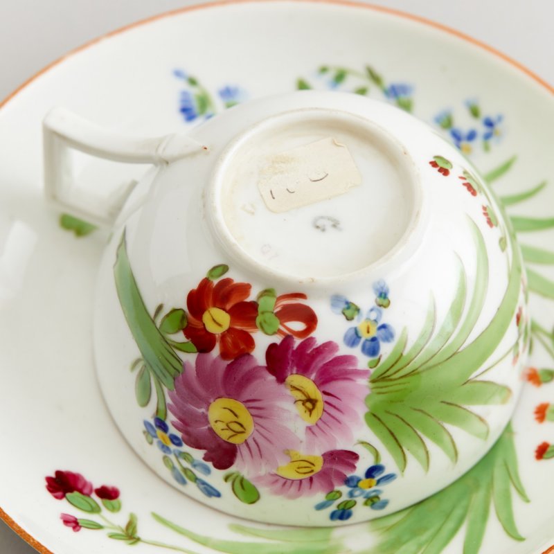 Чашка с блюдцем, цветочная роспись 