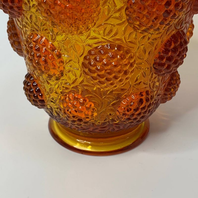 Винтажная фактурная ваза с ягодным декором ручной работы