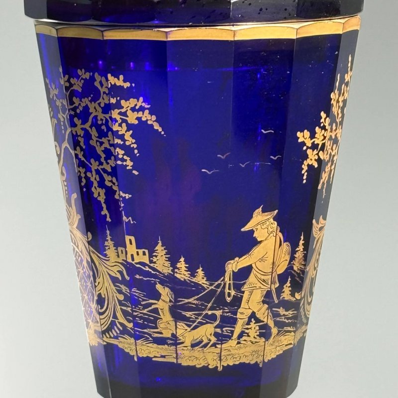 Кубок с крышкой из синего стекла Богемия