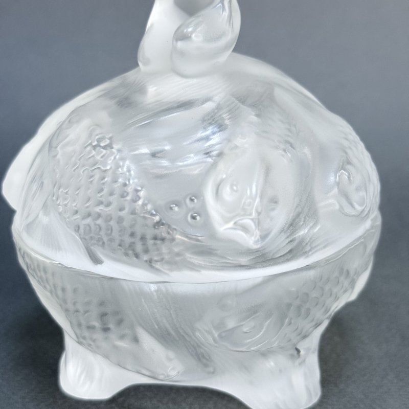 Шкатулка в стиле Артдеко из сатинового стекла дизайн 1930г. Г. Хоффманн Чехия 21 в  (Н)