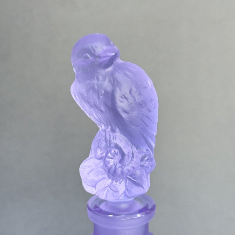 Коллекционный флакон для духов из аметистового стекла с изображением птиц дизайн 1930г. Г. Хоффманн  Чехия 21 в