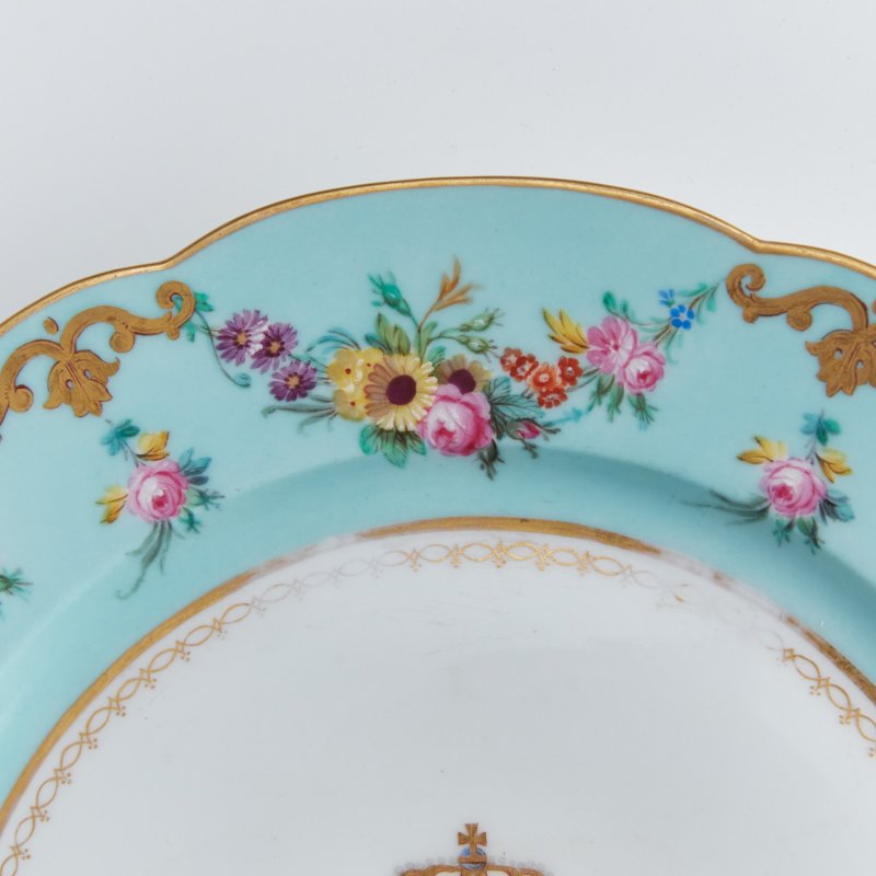 Старинная тарелка с ручной росписью из сервиза Вильгельма I
