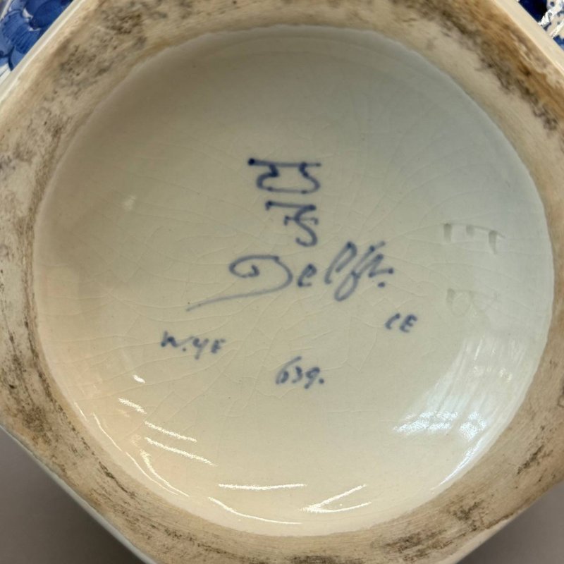 Ваза с крышкой мануфактура Royal Delft