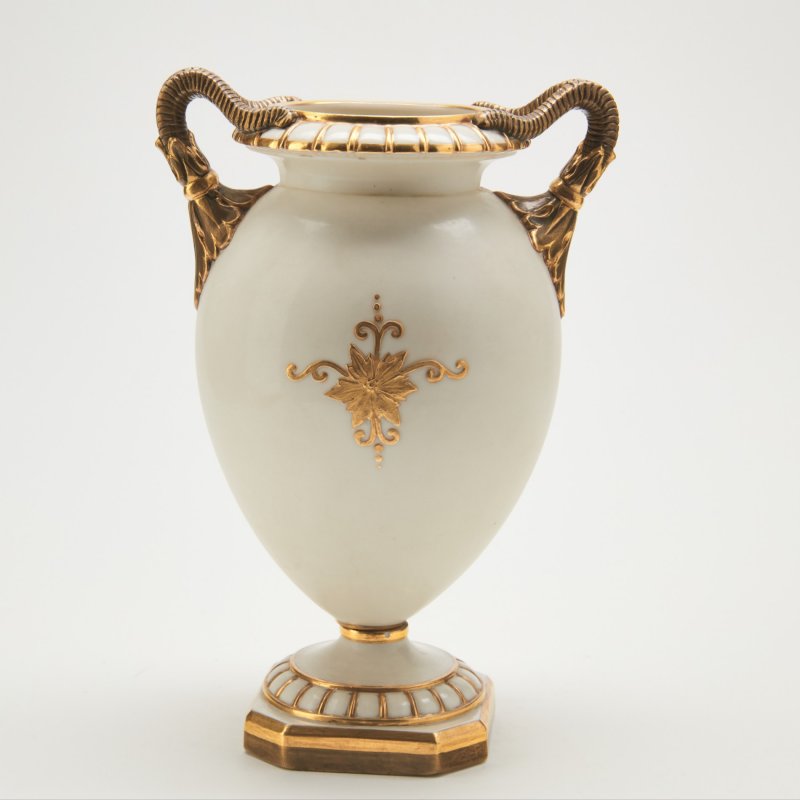 Старинная ваза ручной работы, период Grainger