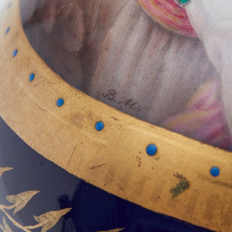 Шедевр! Фарфоровое пасхальное яйцо с изображением Архангела Гавриила. Исполнитель росписи - В.Мидин.