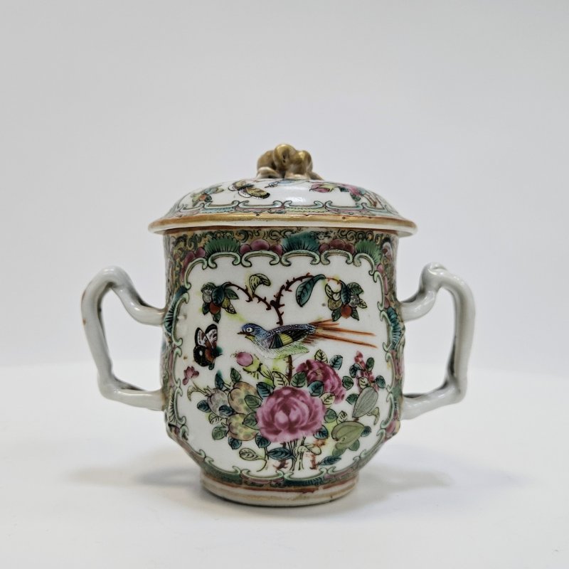 Чашка с крышкой и ручками Китай, рубеж 18/19 век Декор famille Rose