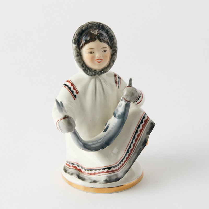 Коллекционная статуэтка Якутка с севрюгой