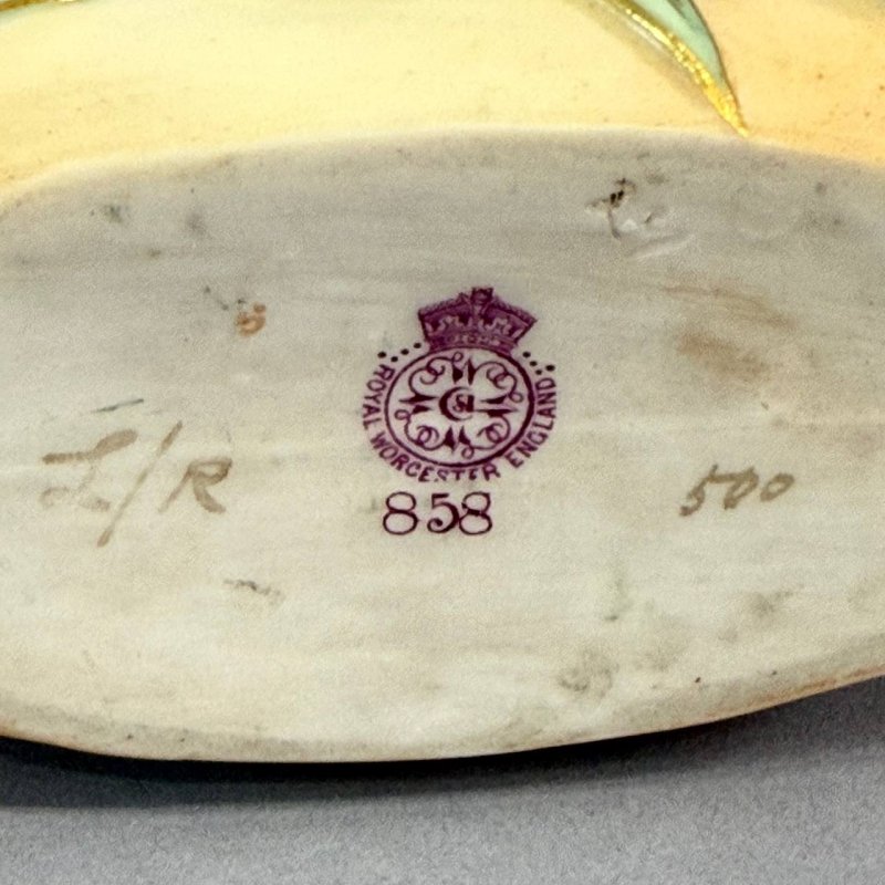 Коллекционная антикварная ваза английской мануфактуры Royal Worcester