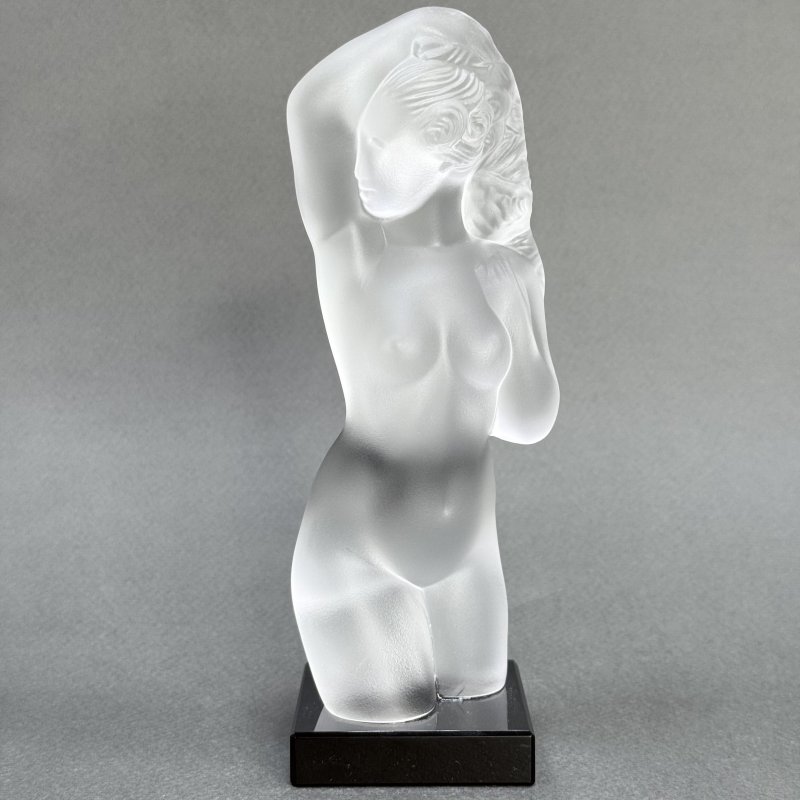 Статуэтка Ингрид в стиле Артдеко сатиновое стекло дизайн 1930г. Г. Хоффманн Чехия 21 в (н)