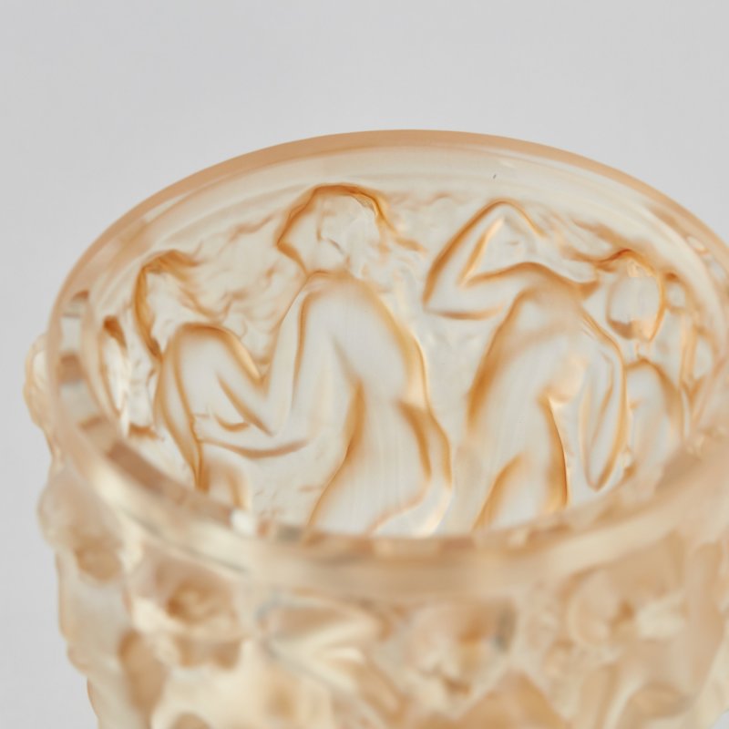 Коллекционная ваза золотистого оттенка «Bacchantes» («Вакханки»). Модель 1927 года