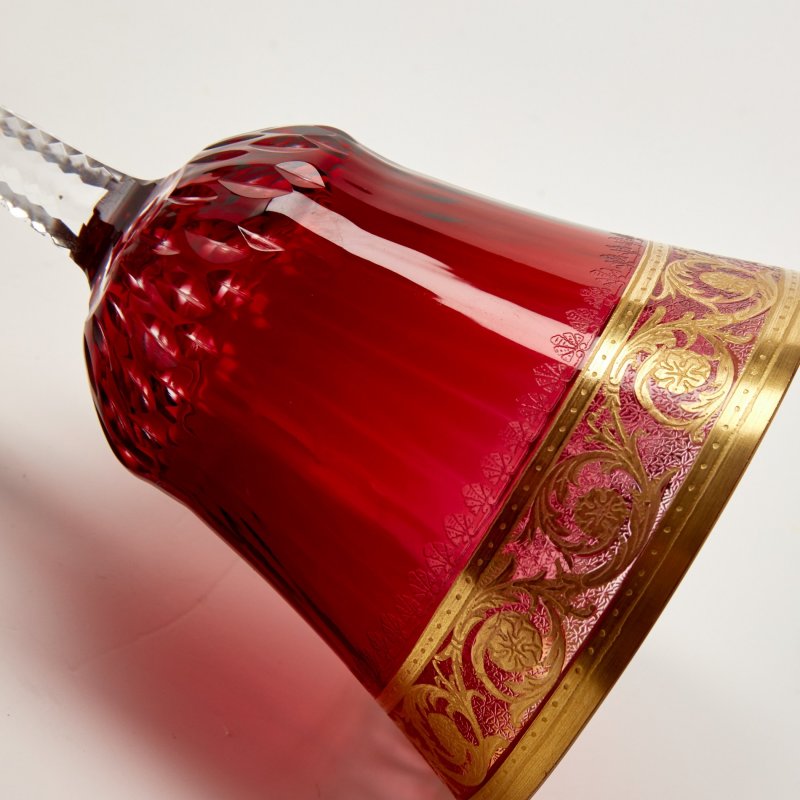  Хрустальный бокал для вина «Thistle Gold» («Цветок чертополоха»). 