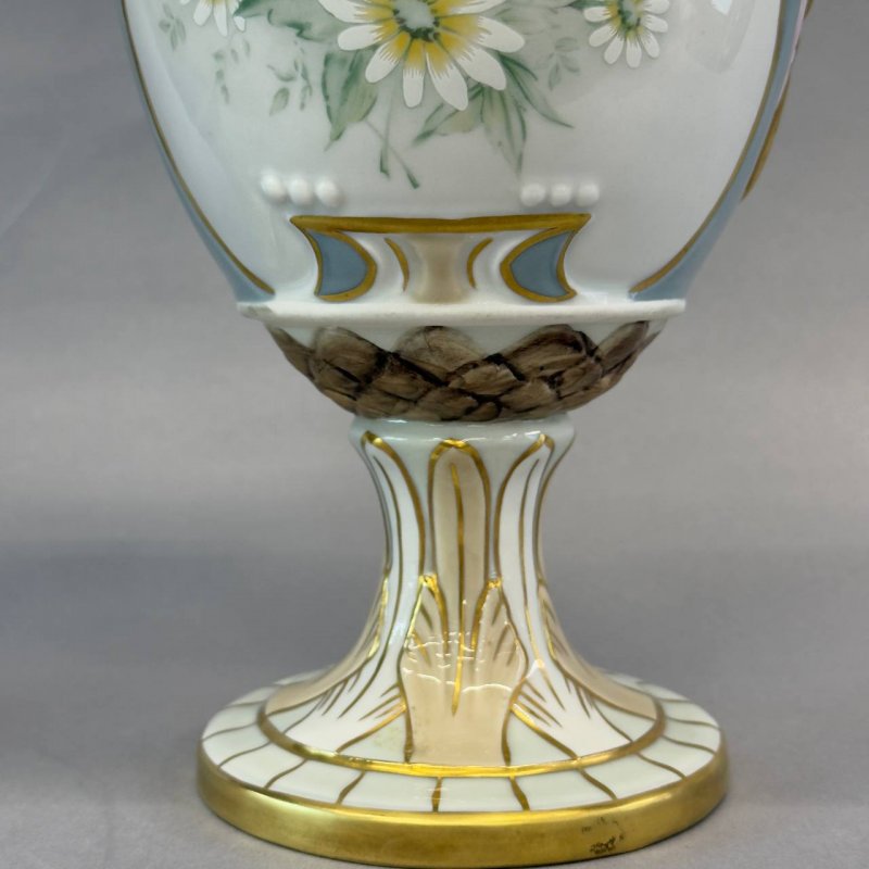 Парные коллекционные  фарфоровые вазы Royal Dux Bohemia в стиле Ар-Нуво  1910-1930 гг . 