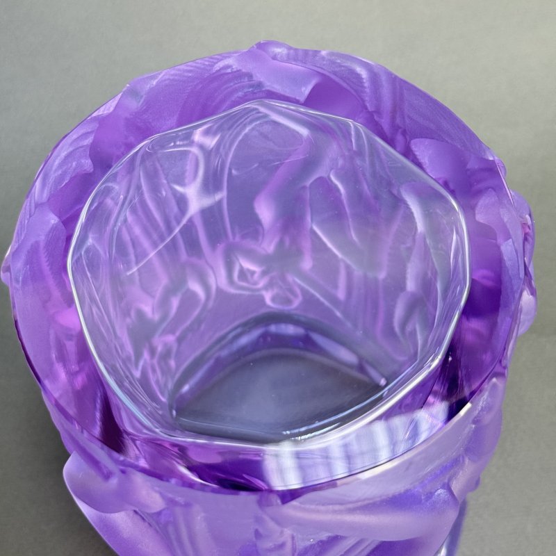 Большая ваза с изображением вакханок из аметистового стекла дизайн 1930г. Г. Хоффманн и Р.Лалик Чехия 21 в