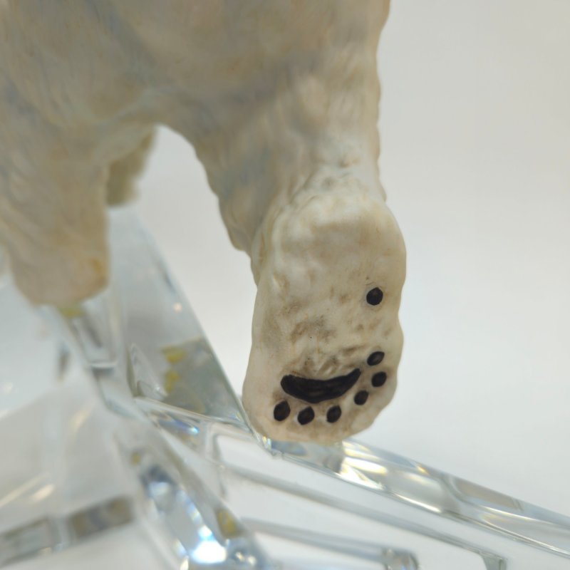 Фигурка белого полярного медведя “Lord of ice” - Повелитель льда на хрустальной подставке