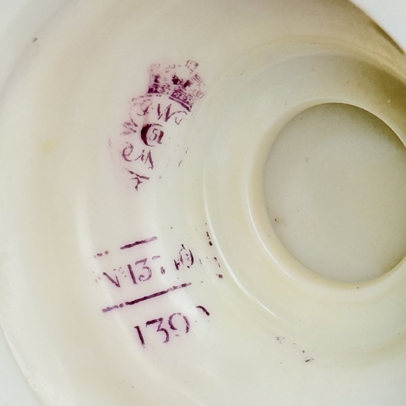 Парные вазы с крышками Royal Worcester