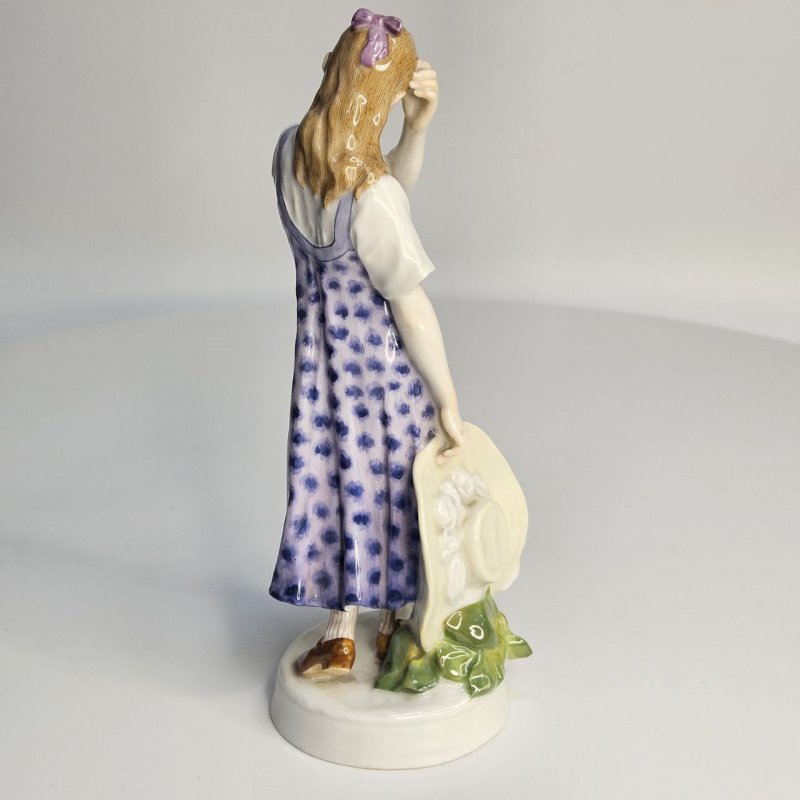 Коллекционная статуэтка Девушка с соломенной шляпой