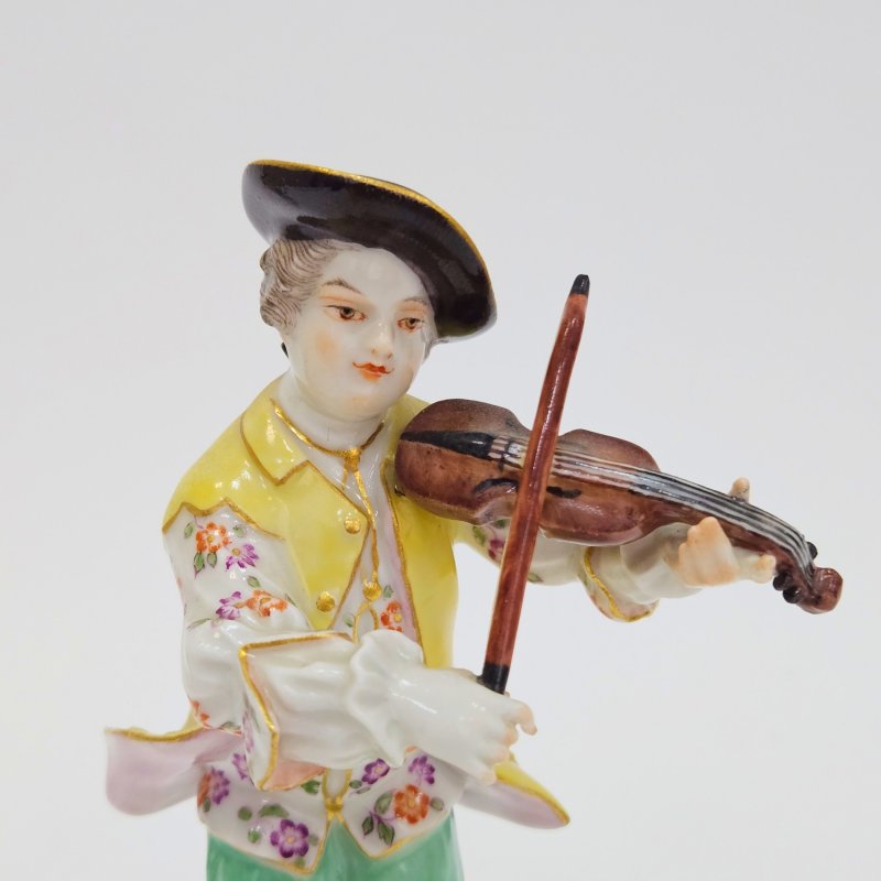 Статуэтка мальчик со скрипкой Meissen