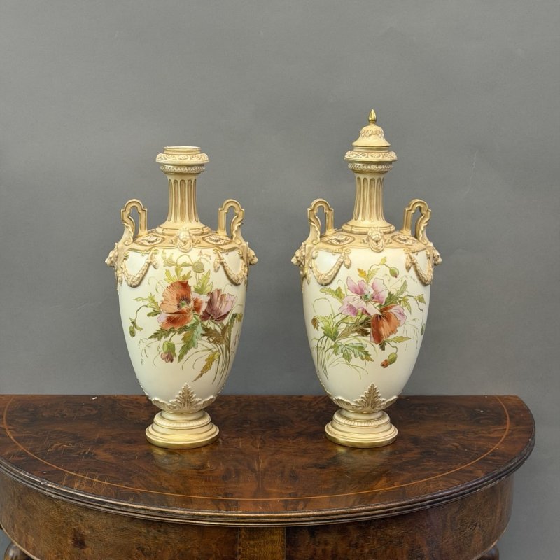 Парные вазы с 1 крышкой Royal Worcester