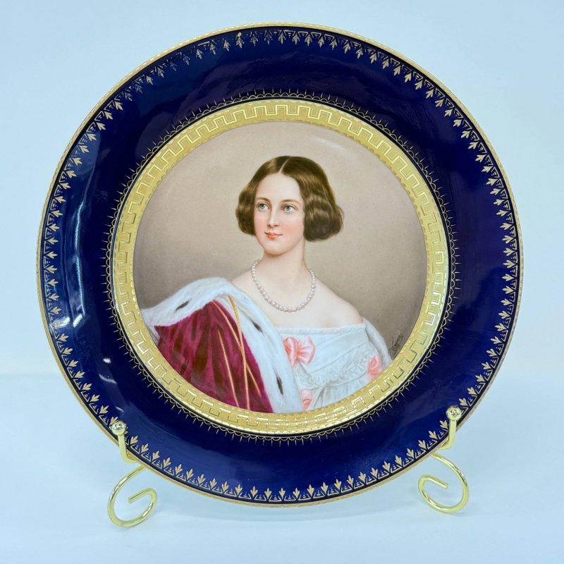 Коллекционная декоративная тарелка с живописным портретом Елизаветы Австрийской