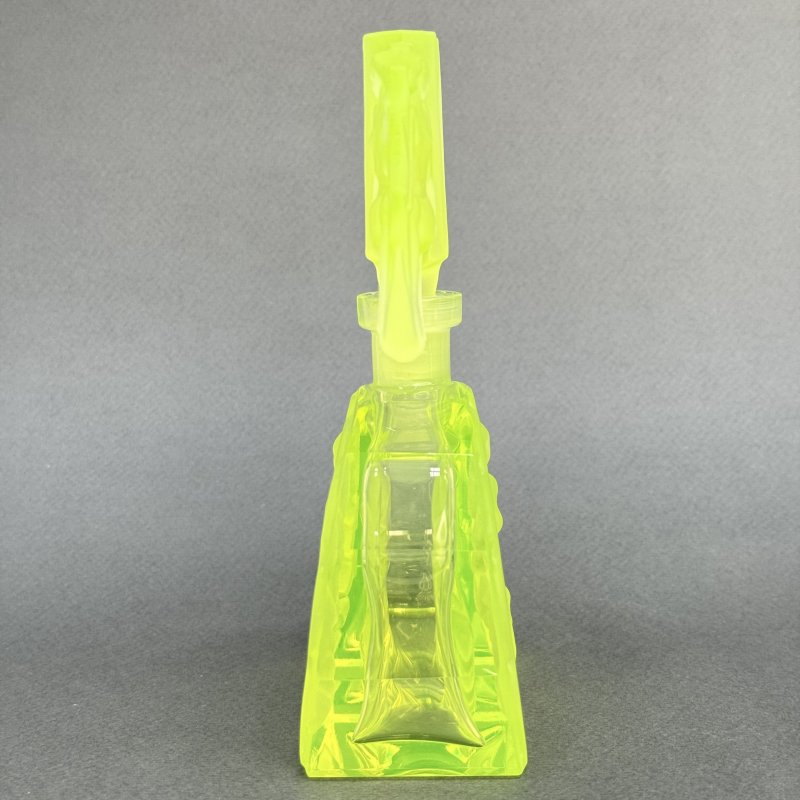 Парфюмерный флакон в стиле Артдеко из вазелинового уранового стекла дизайн 1930г. Г. Хоффманн Чехия 21 в